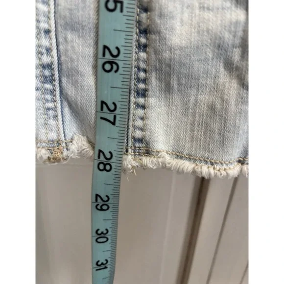 Maurices Light Wash Button Up Denim Jean Jacket Size Medium Pockets Raw Hem - Picture 3 of 7